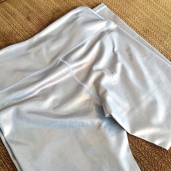 ✨SOLD✨ Z by Zella midi metallic leggings - Picture 3 of 5